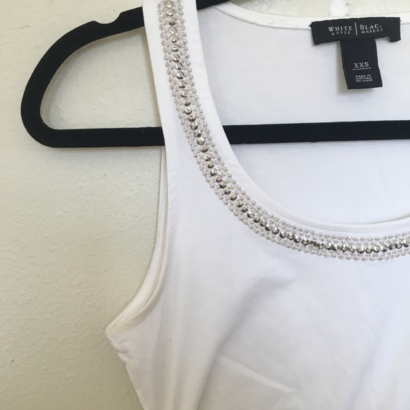 ‼️LAST CHANCE‼️ WHBM rouged sequins white tank - Picture 2 of 8